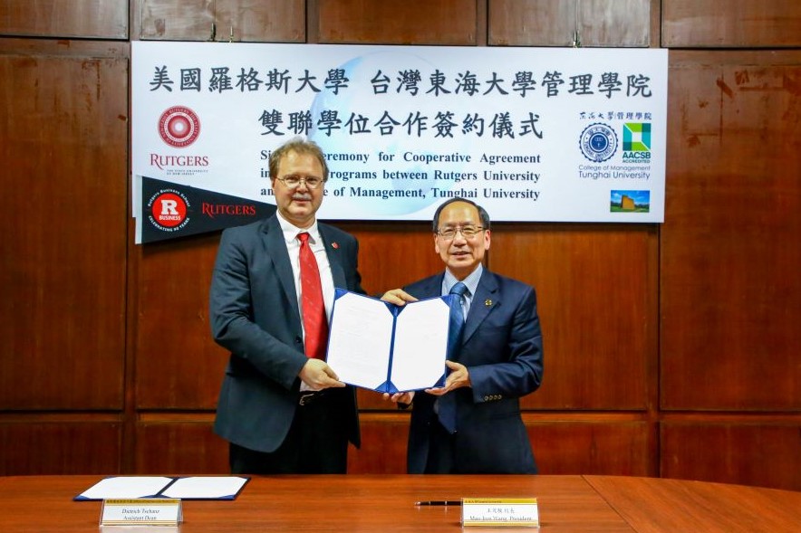Tunghai and Rutgers sign 3+2 dual degree program agreement President M.J. Wang (right) and Asst. Dean D. Tschanz (left)